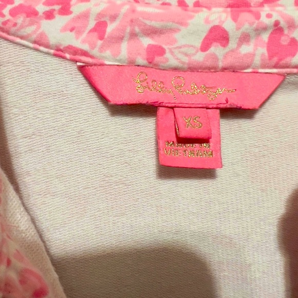 Lilly Pulitzer Pink & White Patterned Women's Romper with gold accents. Size XS - Picture 4 of 6